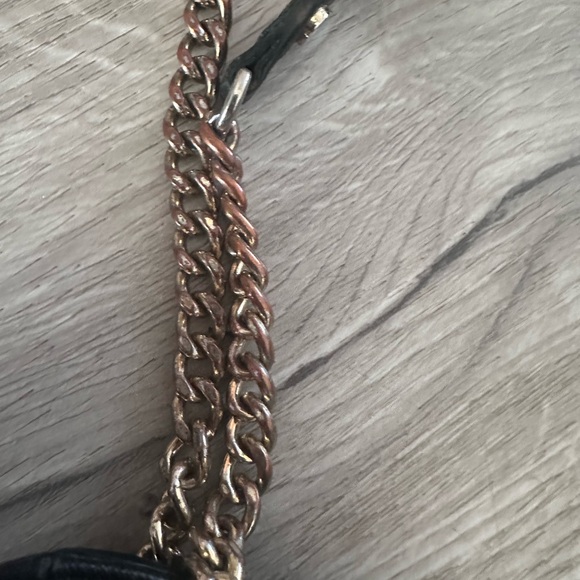 Michael Kors Black Shoulder Bag with Gold Chain - Picture 2 of 6